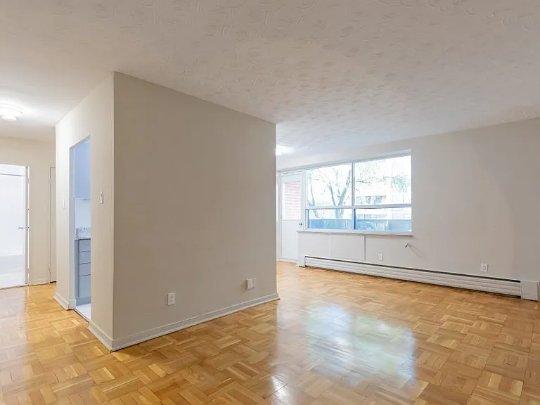 839 Roselawn Ave — Photo 16