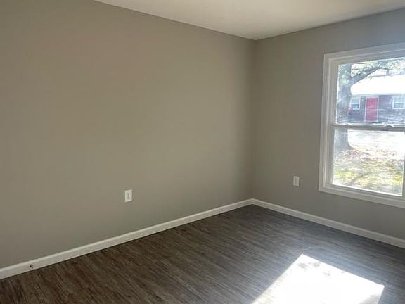 4th image of 1804 Parkwood Ln #14