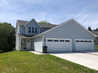 2105 Daisy Dr, West Bend, WI 53090