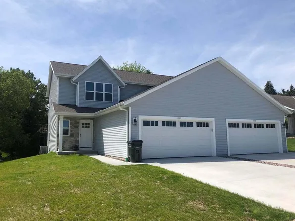 2105 Daisy DRIVE, West Bend, WI 53090