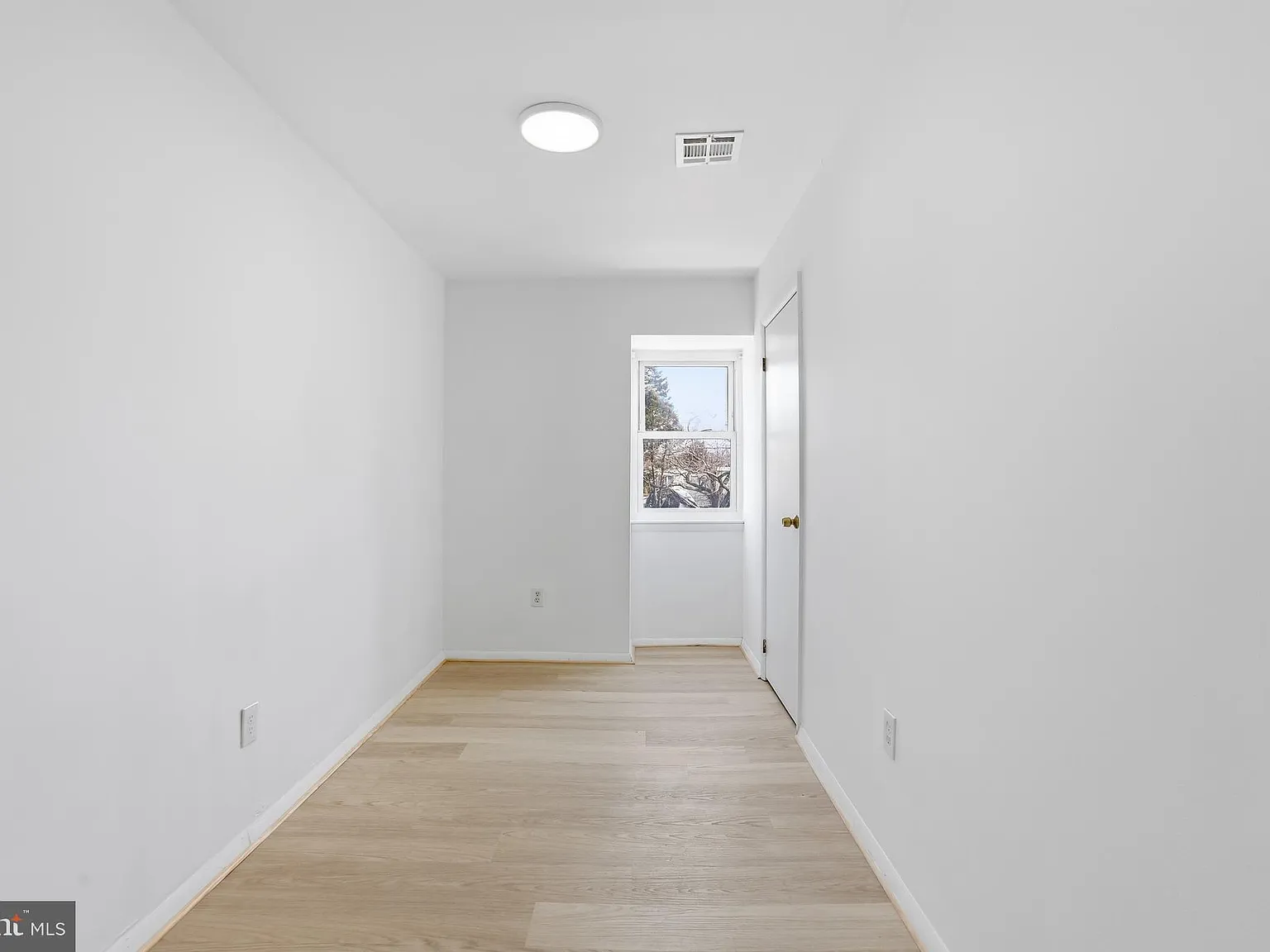 2 bed, 888 sqft, $1,700 — Photo 3