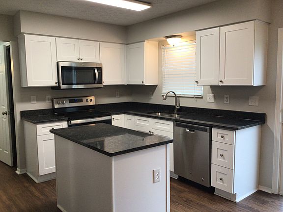 2nd image of 513 Allis Pl W