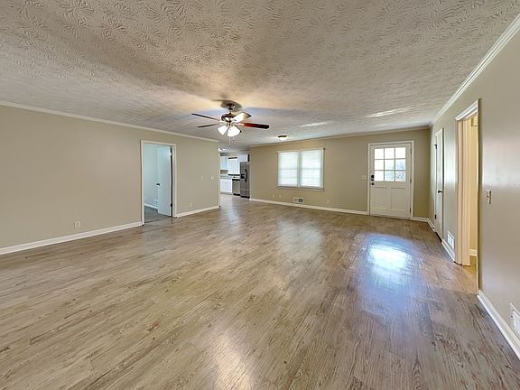 4th image of 1117 Oak Grove Cir