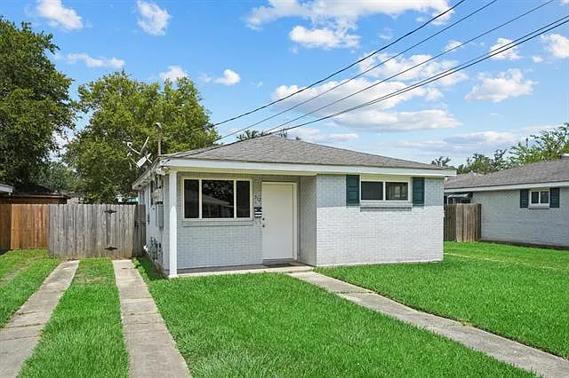 2 bed, 1.0 bath, 645 sqft, $1,425 — Photo 2