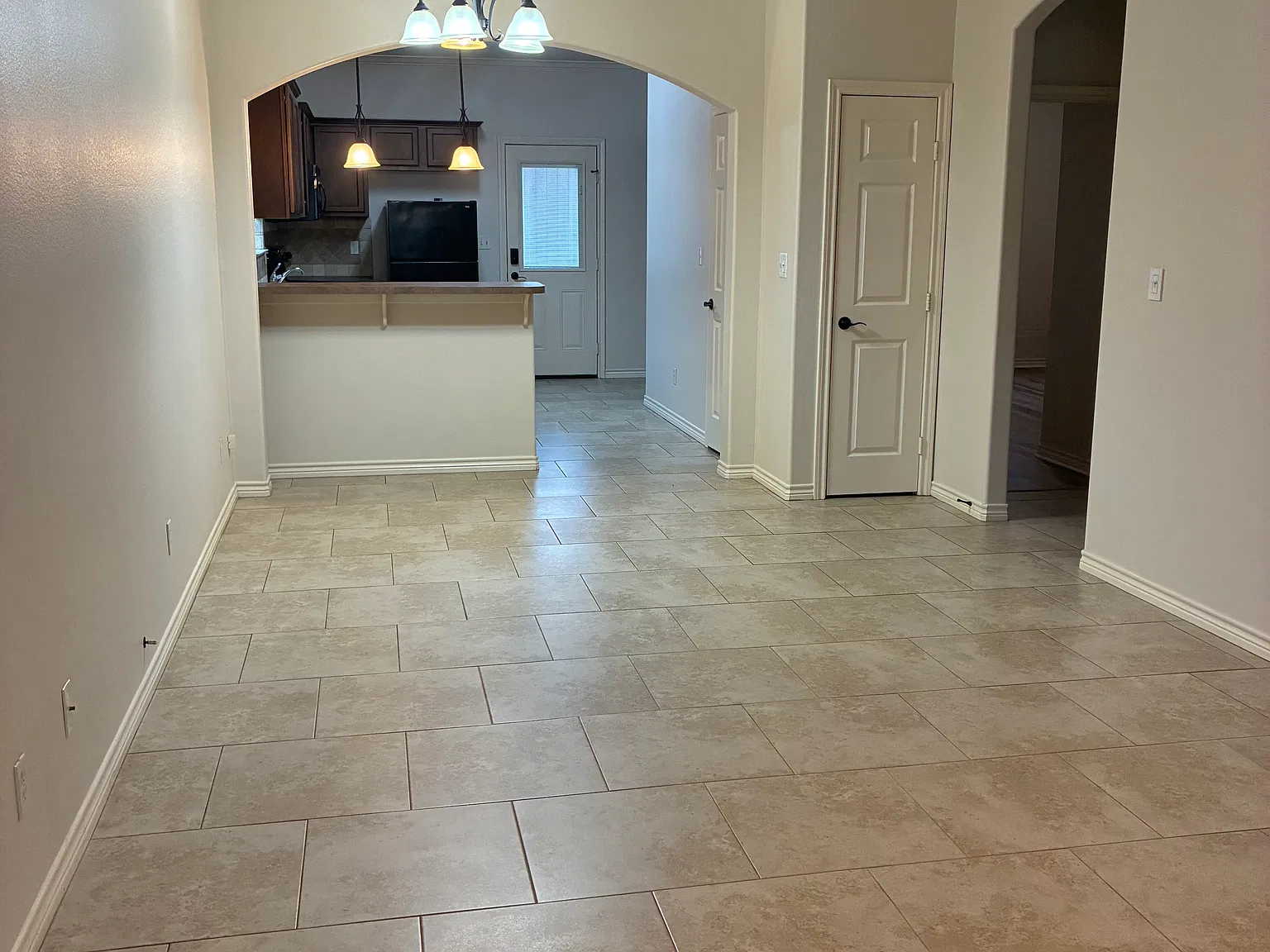 2 bed, 1027 sqft, $1,400 — Photo 2