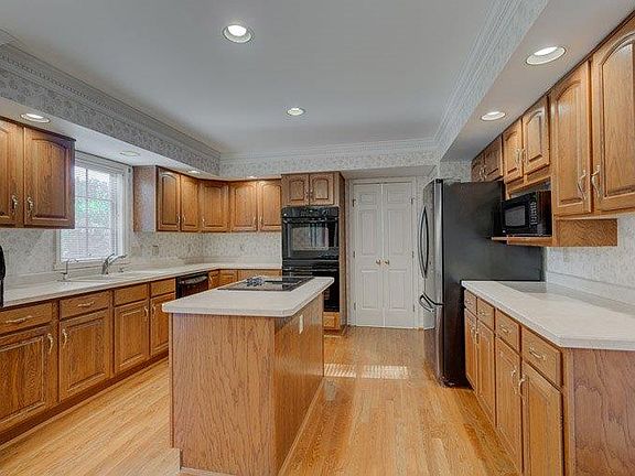 4th image of 4282 Wellington Dr
