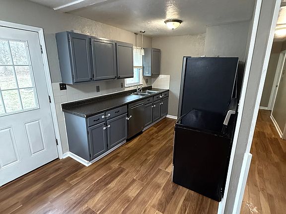 3rd image of 16101 Allen Ave