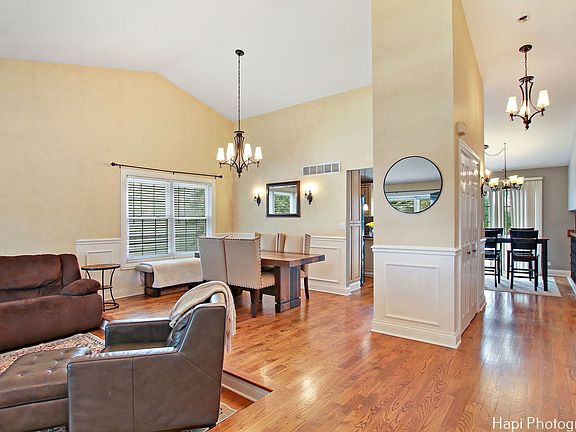 5th image of 1040 Trillium Ln