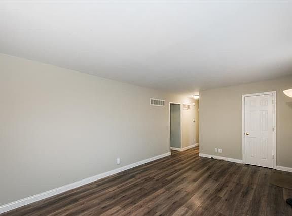 4th image of 425 Versailles Dr