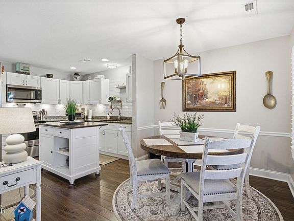 5th image of 422 Larkspur Way