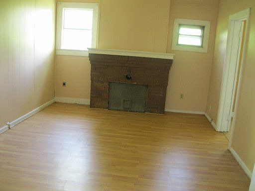 4th image of 1212 Moses Ave