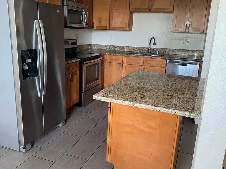 3926 Versailles Dr #B — Photo 12