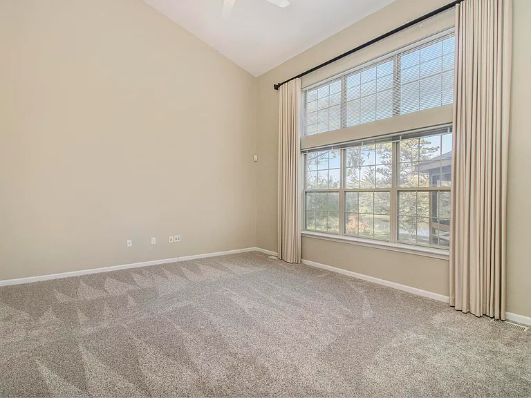5974 Versailles Ave — Photo 15