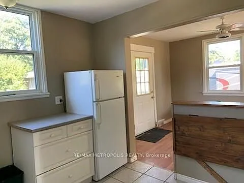 1254 Lakeshore Rd — Photo 3