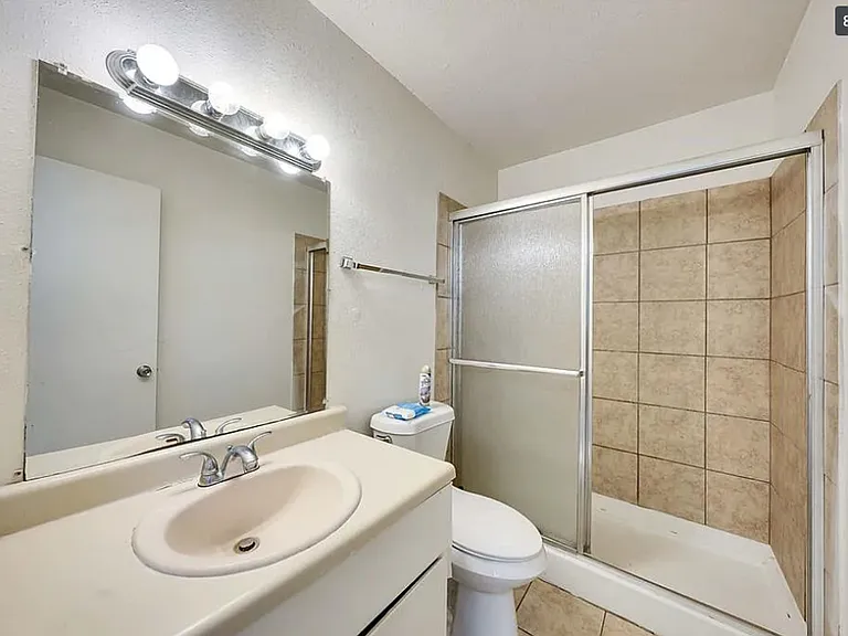1010 W 23rd St #12 — Photo 8