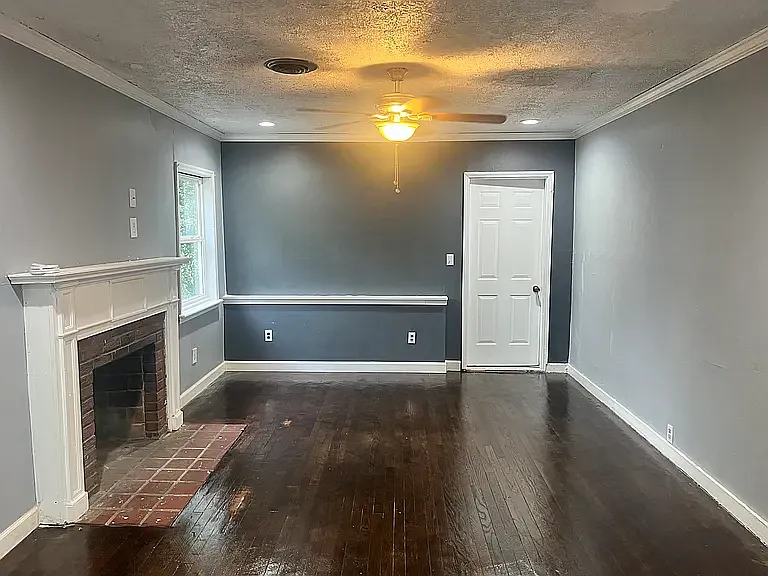 3 bed, 1200 sqft, $1,100 — Photo 2