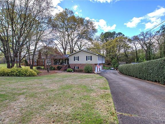2nd image of 27 Walnut Dr