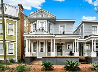 118 E Waldburg St, Savannah, GA 31401