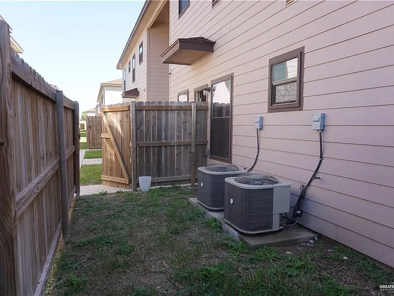 1112 W Eisenhower St #B — Photo 5
