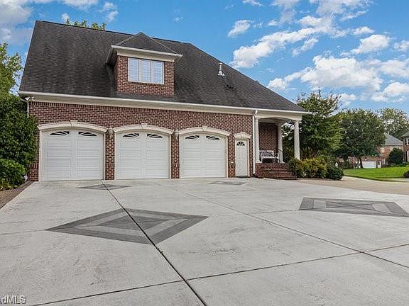 5th image of 10 Windsor Castle Ct