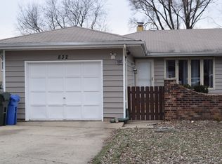 832 W Spring St, South Elgin, IL 60177