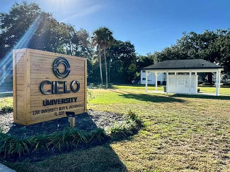 Move In Free at Cielo at University - No Admin Fee + One Month Free! — Photo 2