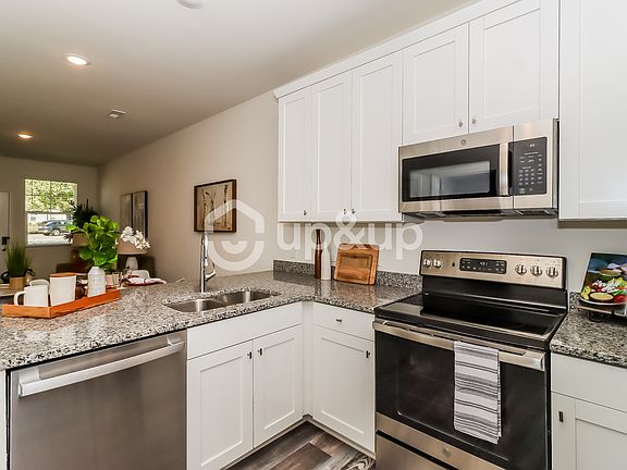 5th image of 933 Ranchero St