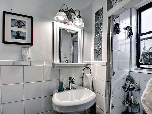 4th image of 526 E 83rd St APT 4W