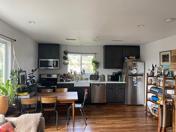 Open floor plan - kitchen