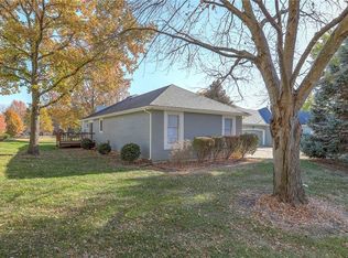 352 SW Raintree Dr, Lees Summit, MO 64082