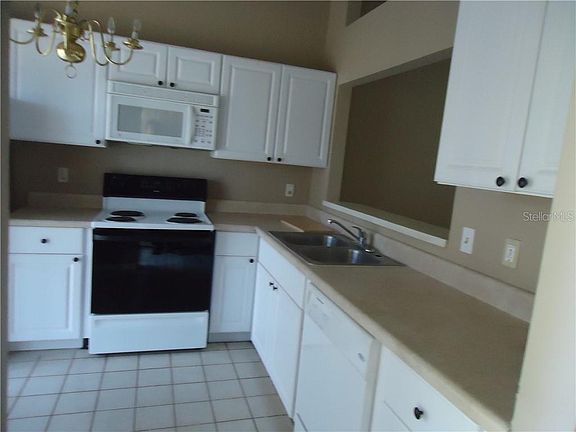 3rd image of 25 Silver Park Cir