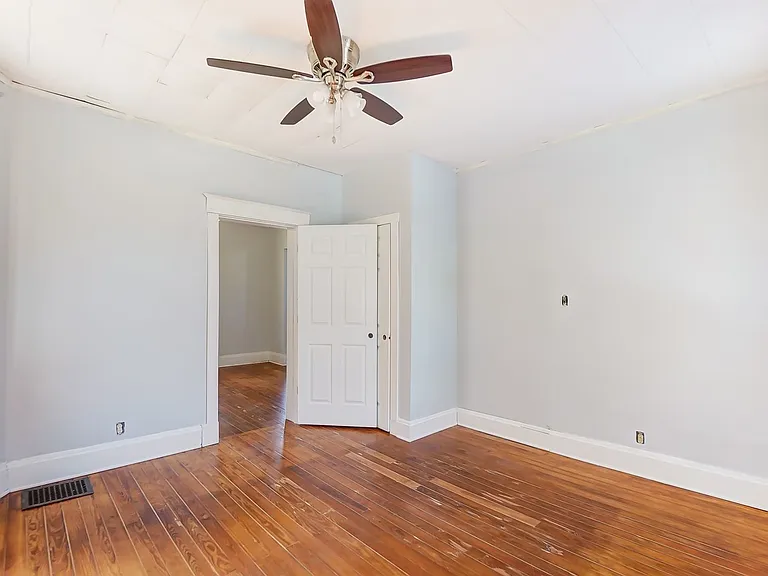 3710 Wieman Ave — Photo 9