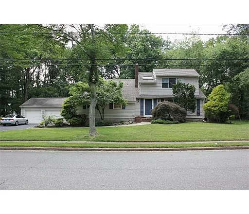 11 Monica Dr photo 1