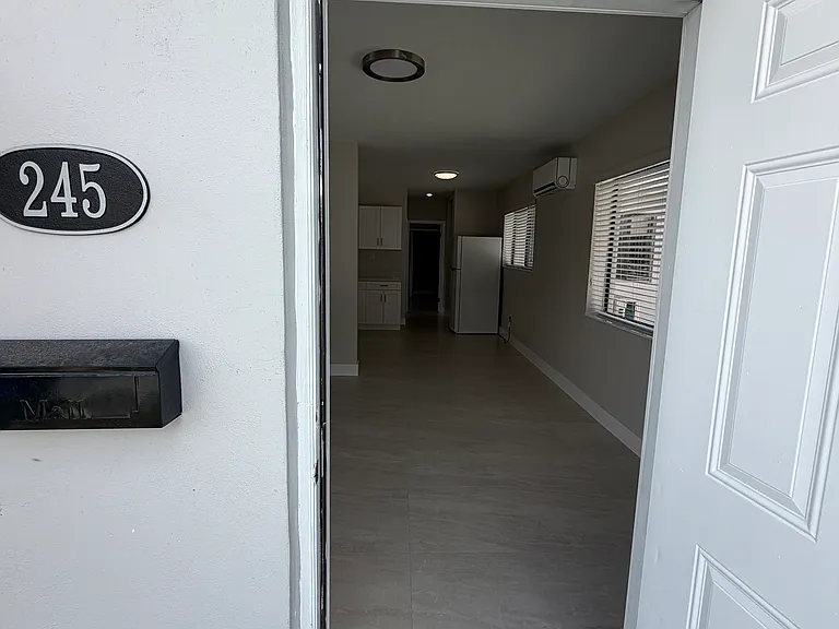 245 NW 48th Pl — Photo 4