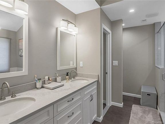 4th image of 1 Lacey Ln #A