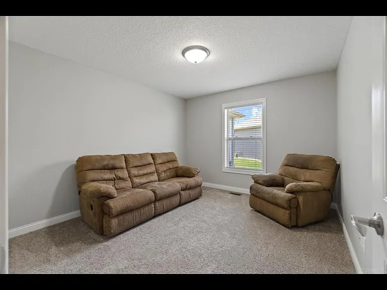 303 Edenbridge Blvd — Photo 14