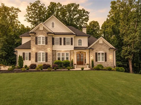5392 Retreat Dr, Flowery Branch, GA 30542