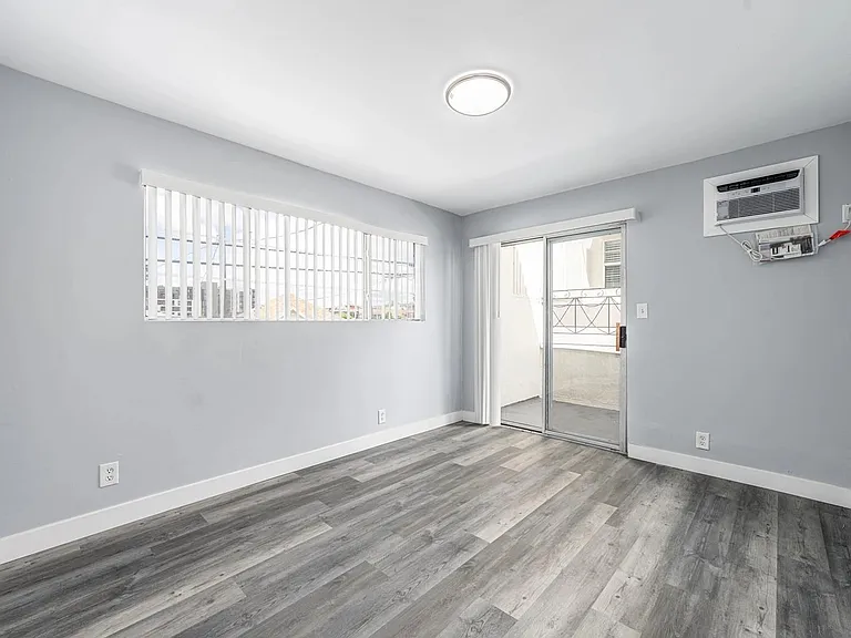 1032-1036 S Normandie Ave #1036-09 — Photo 3