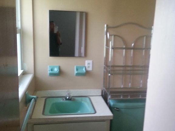 1/2 Bath