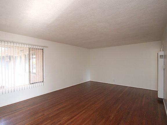 4th image of 2035 Huntington Dr APT 5