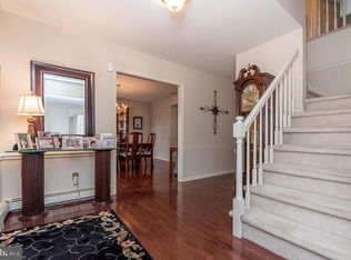 216 Creekwood Dr, Feasterville Trevose, PA 19053
