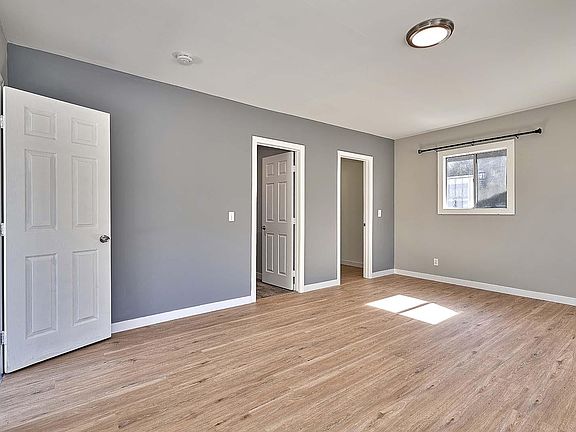 3rd image of 6850 Radford Ave #6850