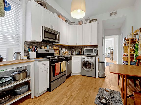 5th image of 2622 W Fullerton Ave #2