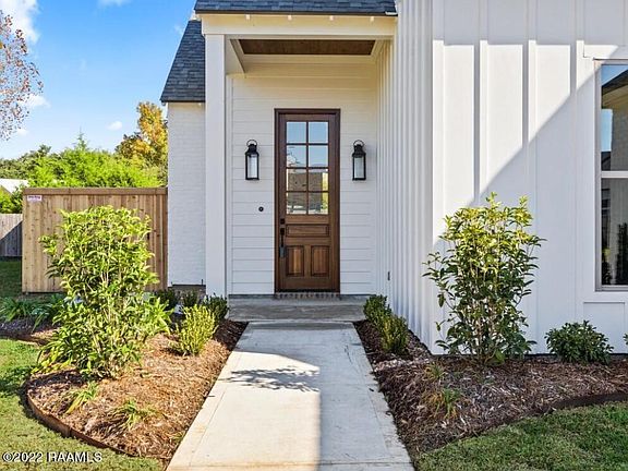 2nd image of 211 Harvest Creek Ln