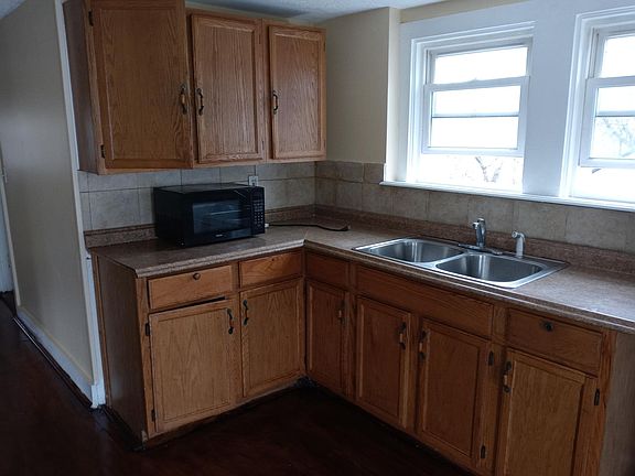 5th image of 566 Woonasquatucket Ave Floor 2
