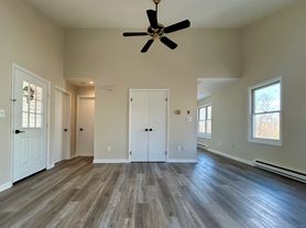 102 Valley Dr, New Milford, CT