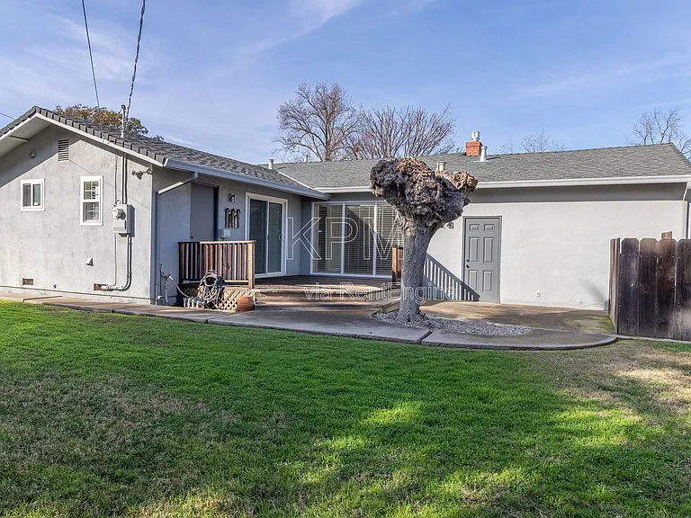 218 E Longview Ave — Photo 25