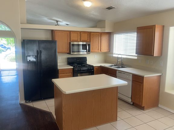 2nd image of 10400 Calle Chulita NW