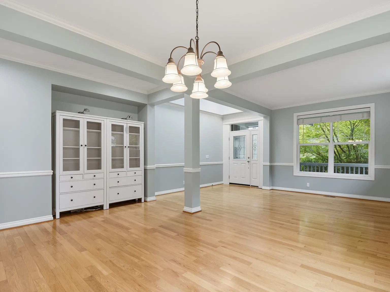 4 bed, 2.5 bath, 3220 sqft, $5,200 — Photo 3