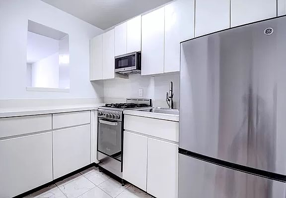 2nd image of 131 E 83rd St APT 2D